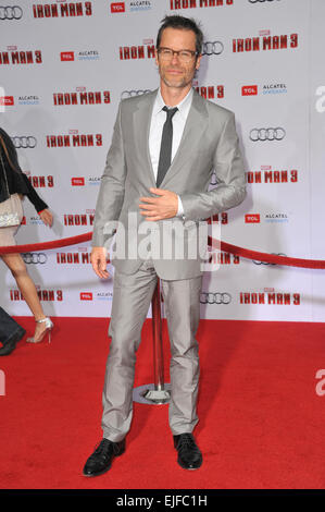 LOS ANGELES, CA - le 24 avril 2013 : Guy Pearce au Los Angeles première de son film 'Iron Man 3' au El Capitan Theatre, à Hollywood. Banque D'Images