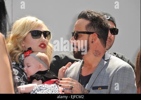 LOS ANGELES, CA - le 22 avril 2013 : Backstreet Boys star AJ McLean & Femme et fille sur Hollywood Boulevard où ils ont été honorés avec le 2,495ème étoile sur le Hollywood Walk of Fame. Banque D'Images