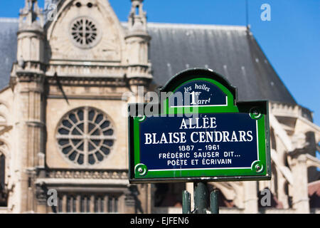 Panneau indiquant Allee Blaise Cendrars en face d'église Saint-Eustache à Paris, France en mai 2008 Banque D'Images