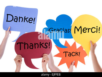De nombreuses mains tenant discours colorés des ballons ou des bulles avec Merci dans différentes langues comme Isolated On White Banque D'Images