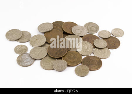 Une pile de pièces de l'ancienne Russie roubles et kopecks - isolé sur fond blanc Banque D'Images