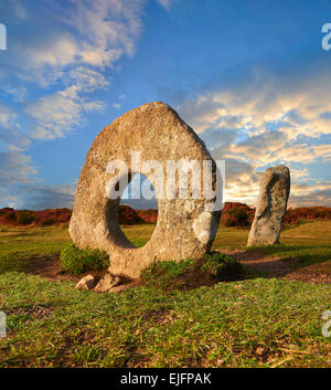 Mên-an-Tol , les hommes sans frais un local ou le Crick Stone, fin du Néolithique début de l'âge du Bronze mégalithes, Madron, Cornwall, Angleterre Banque D'Images
