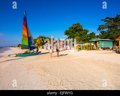 La plage de Negril, plage idyllique et des discothèques, Westmoreland, Jamaïque Banque D'Images