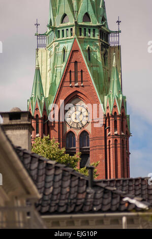 Fermer coup de réveil à la tour de l'église Johanneskirken à Bergen, Norvège Banque D'Images