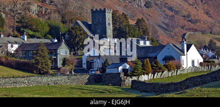 Chapelle Stile village et l'église en hiver Elterwater dans Parc National de Lake District Cumbria England Royaume-Uni Banque D'Images