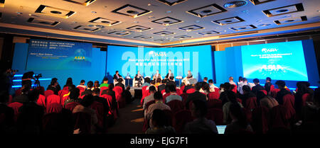 La Chine, la province de Hainan. Mar 26, 2015. Les participants suivent un sous-forum sur le thème de "Qu'est-ce qu'avec la prochaine génération' au cours de l'année 2015, Forum de Boao pour l'Asie (BFA) dans le sud de la Chine, province de Hainan, le 26 mars 2015. © Yang Guanyu/Xinhua/Alamy Live News Banque D'Images