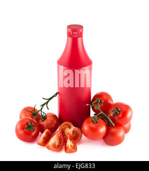 Bouteille de ketchup copyspace entouré de tomates Banque D'Images