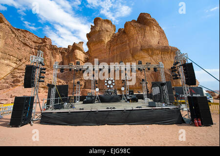 TIMNA PARK, ISRAËL - 13 OCT 2014 : une scène construite pour un festival à Timna Park dans le sud du désert du Néguev en Israël Banque D'Images