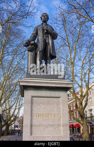 Statue de l'homme politique et homme d'Johan Rudolf Thorbecke (1798-1872) par Ferdinand Leenhoff, au Thorbeckeplein, Amsterdam Banque D'Images