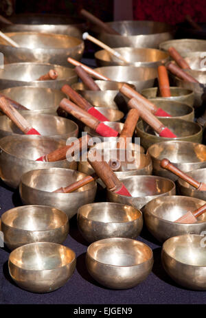Décrochage de bols tibétains ou tasse de la vie, produit populaire au Népal, au Tibet et en Inde Banque D'Images