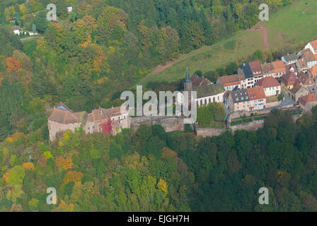 La France, Bas Rhin (67), Alsace bossue, château et village de La Petite Pierre (vue aérienne) Banque D'Images