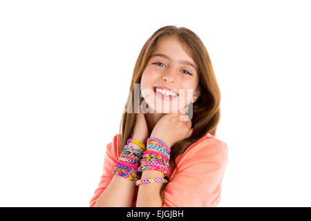 Loom bandes de caoutchouc bracelets enfant blonde girl smiling in cou sur fond blanc Banque D'Images