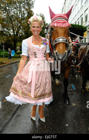 Lancement officiel de l'Oktoberfest 2014 (Wiesn) comprend : Claudia Effenberg Où : Munich, Allemagne Quand : 20 mai 2014 Banque D'Images