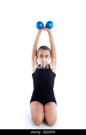 Pondérée Fitness Pilates Yoga balls kid girl exercice d'entraînement sur fond blanc Banque D'Images