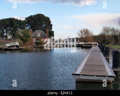 Hôtel doubles écluses sur le canal d'Exeter, Devon, UK Banque D'Images