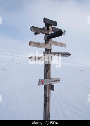 Sur Trølloypa Dørfallet Signpost,,, la Norvège Venabu Banque D'Images