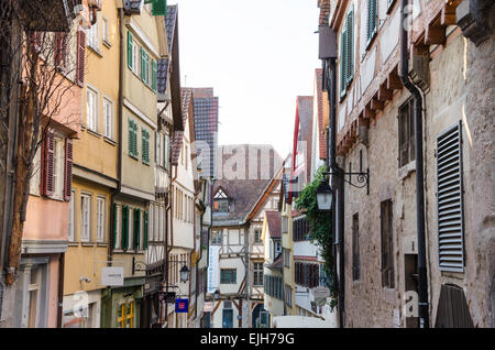 Vue sur la rue de la vieille ville, à Tübingen, Bade-Wurtemberg, Allemagne Banque D'Images