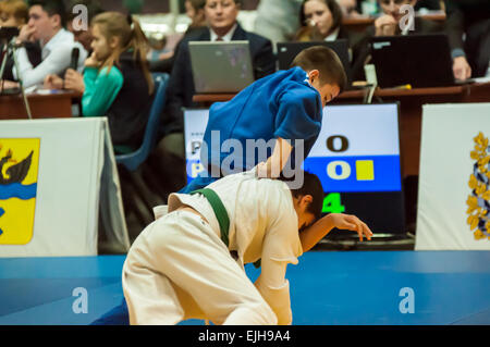 , Région d'Orenbourg, Russie, 29 octobre, 2014 année. Tournoi de Judo panrusse en mémoire de Viktor Tchernomyrdine. Deux judokas Banque D'Images