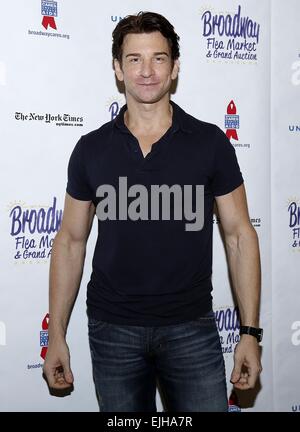 2014 Marché aux Puces de Broadway au profit de BC/EPT tenue à Shubert Alley. Avec : Andy Karl Où : New York, New York, United States Quand : 21 mai 2014 Banque D'Images