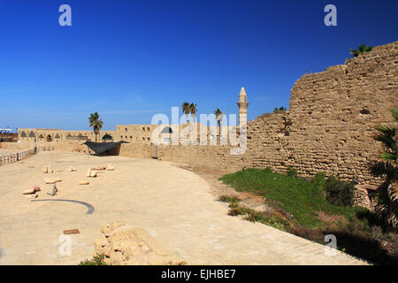 Minaret à Césarée Maritima, le Parc National de Césarée, en Israël. Banque D'Images