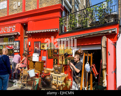 Alice's antiques et junk shop, Portobello Market, Londres, Angleterre Banque D'Images