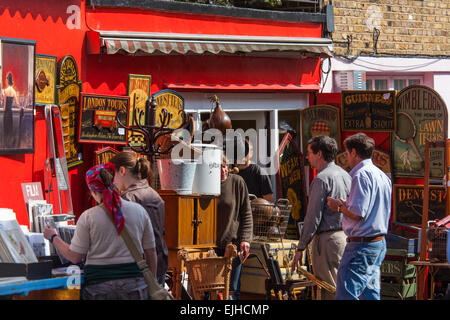 Alice's antiques et junk shop, Portobello Market, Londres, Angleterre Banque D'Images