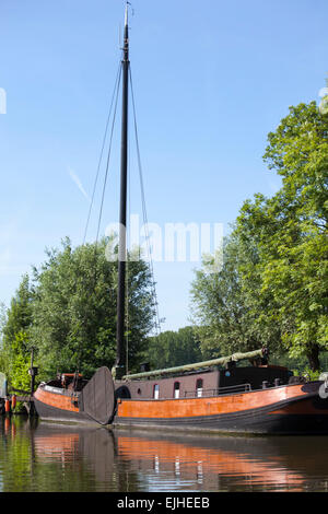 Bateaux sur l'Escaut près de Gand, Belgique Banque D'Images