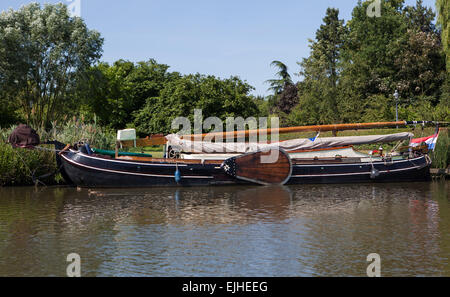 Bateaux sur l'Escaut près de Gand, Belgique Banque D'Images