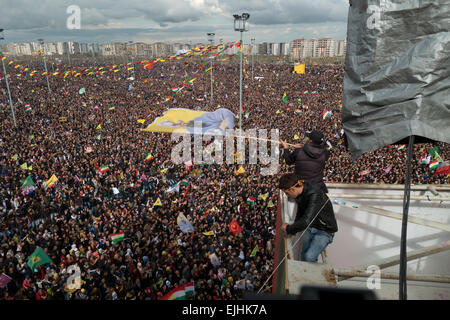 Célébrer les kurdes Newroz, Nouvel An kurde à Diyarbakir, Turquie, Kurdistan turc Banque D'Images