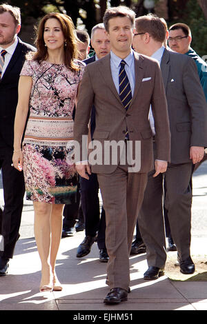 Tokyo, Japon. 27 mars, 2015. Son Altesse Royale le Prince Frederik André Henrik Christian et Son Altesse Royale la Princesse héritière Mary Elizabeth Donaldson assistera à la cérémonie d'ouverture de l'exposition "Le Groenland" spirituel du Hillside Forum à Daikanyama, le 27 mars 2015, Tokyo, Japon. L'exposition présente une collection de "tulipaks" que sont la propriété de la famille impériale japonaise qui n'ont pas été affiché au public avant et groenlandais masques du S.A.R. le Prince Consort's propre collection. Credit : AFLO Co.,Ltd/Alamy Live News Banque D'Images