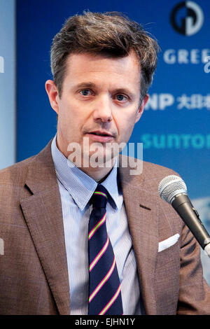 Tokyo, Japon. 27 mars, 2015. Son Altesse Royale le Prince Frederik André Henrik Christian parle au public durant la cérémonie d'ouverture de l'exposition "Le Groenland" spirituel du Hillside Forum à Daikanyama, le 27 mars 2015, Tokyo, Japon. L'exposition présente une collection de "tulipaks" que sont la propriété de la famille impériale japonaise qui n'ont pas été affiché au public avant et groenlandais masques du S.A.R. le Prince Consort's propre collection. Credit : AFLO Co.,Ltd/Alamy Live News Banque D'Images