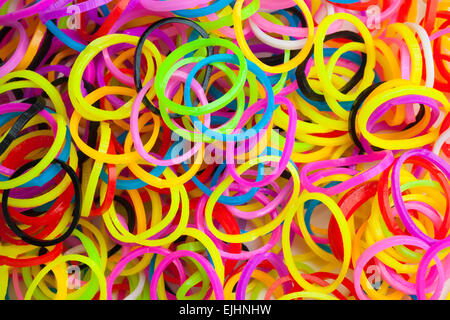 Texture photo macro de petites bandes en caoutchouc coloré pour faire des bracelets rainbow loom Banque D'Images