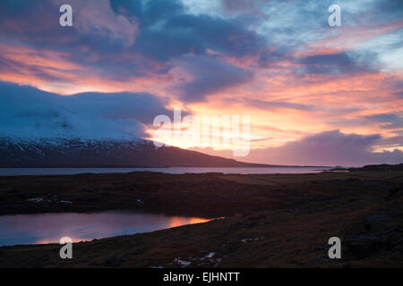 Superbe lever de soleil à Berufjörður, Berufjordur, est de l'Islande en Février Banque D'Images