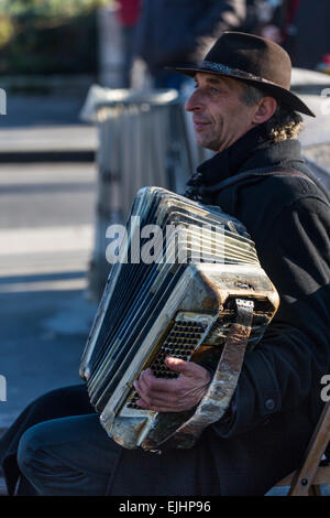 Musicien de rue, Paris, France Banque D'Images