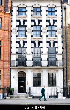 Londres, Angleterre, Royaume-Uni. Façade de maison sur Sloane Street, Belgrave Square, Belgravia Banque D'Images