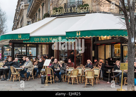 Café Les Deux Magots extérieur, Saint-Germain, Paris, France Banque D'Images