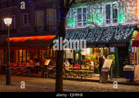 Terrasse d'un café restaurant à Montmartre la nuit, Paris, France Banque D'Images