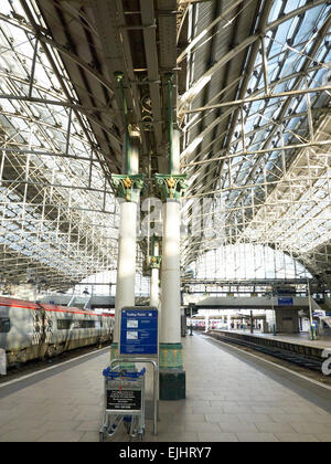 Trolley Point à l'intérieur de la gare Piccadilly de Manchester UK Banque D'Images