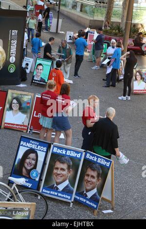 Sydney, Australie. 27 mars 2015. La Nouvelle Galles du Sud les élections auront lieu le samedi 28 mars. Les bureaux a déjà commencé pour ceux qui sont admissibles à un scrutin anticipé. Sur la photo est un isoloir à Sydney Town Hall. Crédit : Richard Milnes/Alamy Live News Banque D'Images