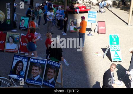 Sydney, Australie. 27 mars 2015. La Nouvelle Galles du Sud les élections auront lieu le samedi 28 mars. Les bureaux a déjà commencé pour ceux qui sont admissibles à un scrutin anticipé. Sur la photo est un isoloir à Sydney Town Hall. Crédit : Richard Milnes/Alamy Live News Banque D'Images