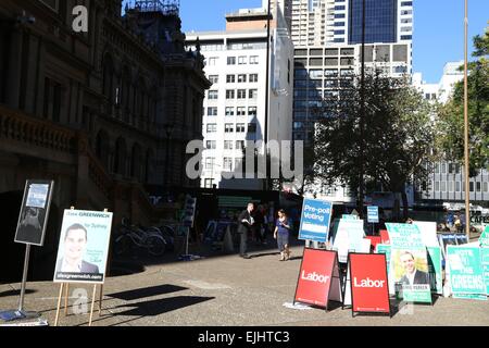 Sydney, Australie. 27 mars 2015. La Nouvelle Galles du Sud les élections auront lieu le samedi 28 mars. Les bureaux a déjà commencé pour ceux qui sont admissibles à un scrutin anticipé. Sur la photo est un isoloir à Sydney Town Hall. Crédit : Richard Milnes/Alamy Live News Banque D'Images