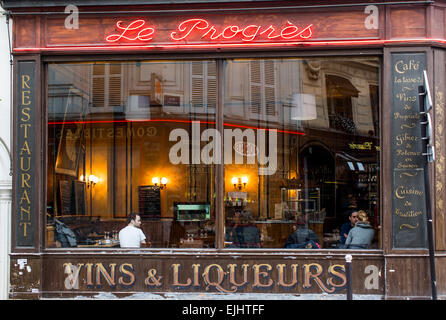 Café et bar Le Progres, Paris, France Banque D'Images