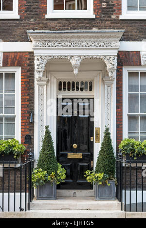 Belle porte et entrée privée, lit Queen Anne's Gate, Londres. L'Angleterre Banque D'Images