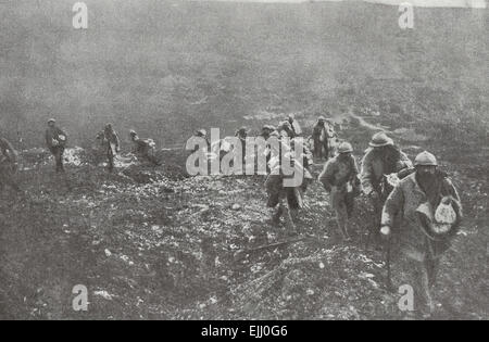 Retour après la reprise de Dead Man's Hill - Verdun, France 1916 Banque D'Images
