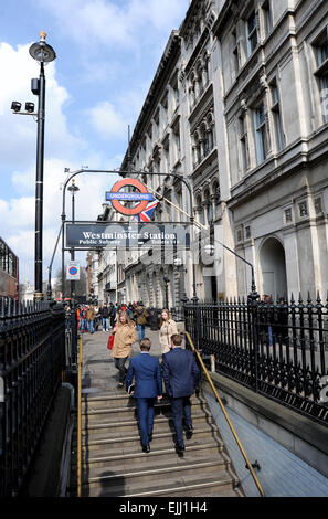 Londres - Westminster tube station souterraine du système de transport public London England UK Banque D'Images