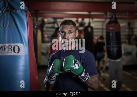 Sheffield, Royaume-Uni. Mar 20, 2015. Champion du Monde Champion IBF Kell Brook se prépare à défendre son titre le Sam 28/Mars contre Jo Jo Dan à Sheffield. Représentée dans la salle de sport Wincobank à Sheffield . Crédit : Steve Morgan/Alamy Live News Banque D'Images