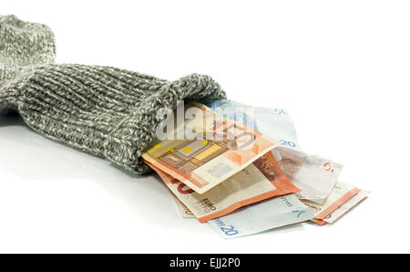 En raison de la faiblesse des taux d'intérêt les gens mettent de l'argent dans une chaussette pour enregistrer la valeur Banque D'Images