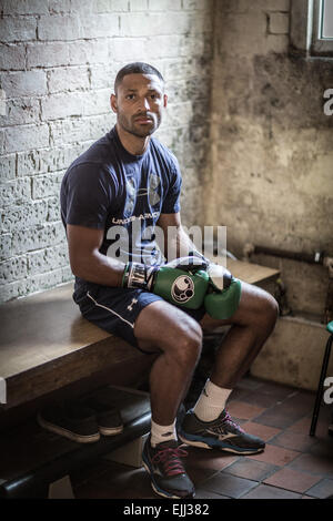 Sheffield, Royaume-Uni. Mar 20, 2015. Champion du Monde Champion IBF Kell Brook se prépare à défendre son titre le Sam 28/Mars contre Jo Jo Dan à Sheffield. Représentée dans la salle de sport Wincobank à Sheffield . Crédit : Steve Morgan/Alamy Live News Banque D'Images