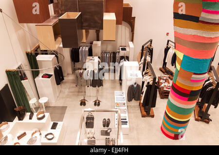 Vêtements pour hommes et femmes store, Comme des garçons, dans le Dover Street Market, New York City. Banque D'Images