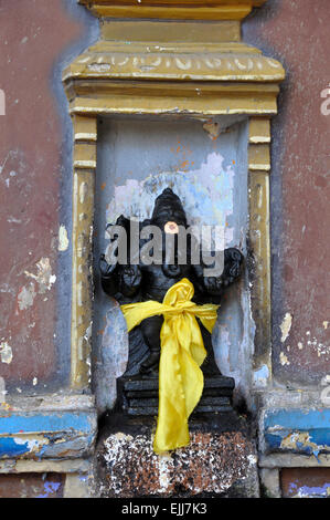 Petit sanctuaire intérieur Koneswaram Kovil, Trincomalee, Sri Lanka Banque D'Images